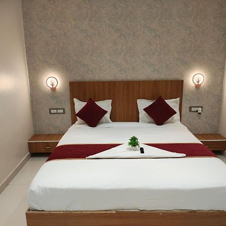 The Golden Palm Khajuraho Hotel Luaran gambar