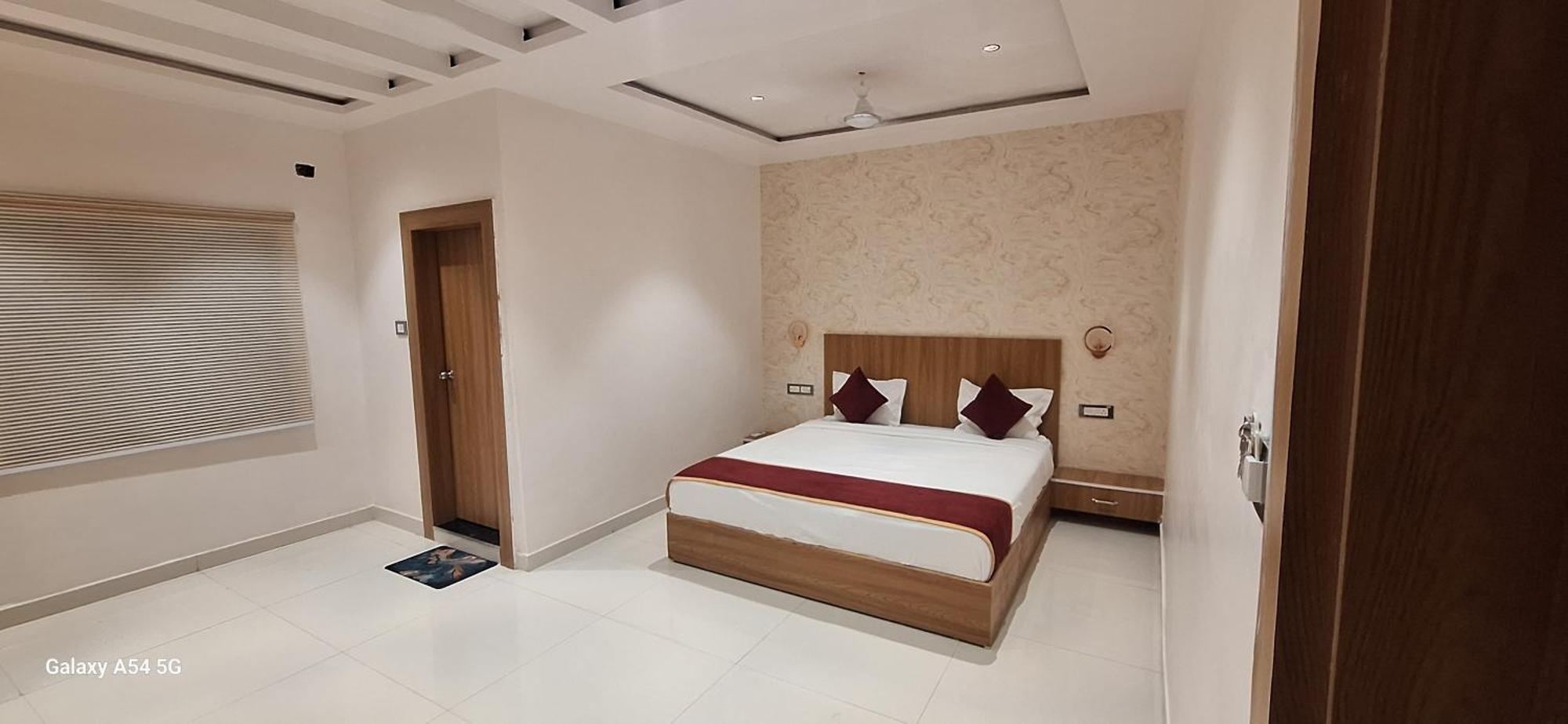 The Golden Palm Khajuraho Hotel Luaran gambar