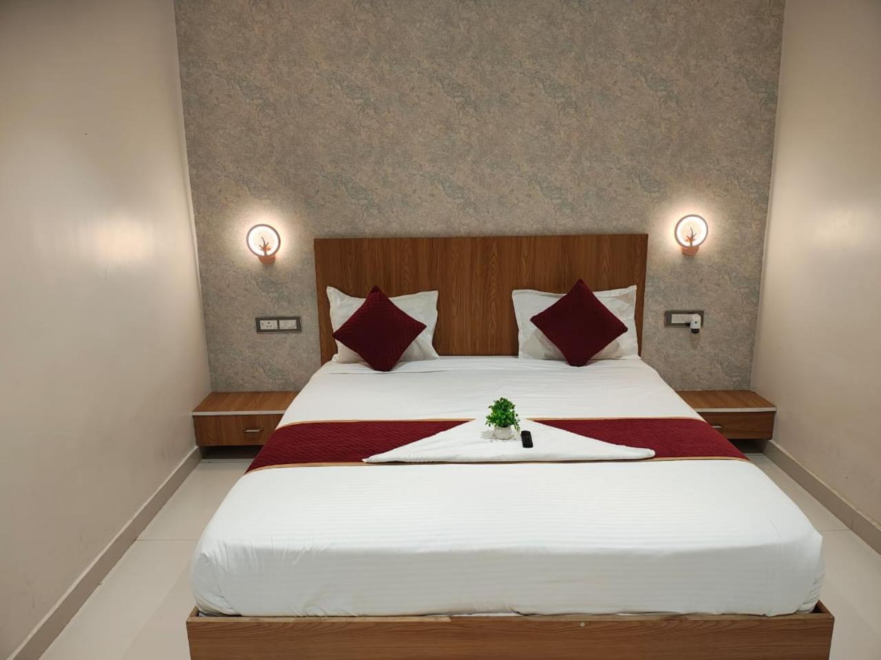 The Golden Palm Khajuraho Hotel Luaran gambar