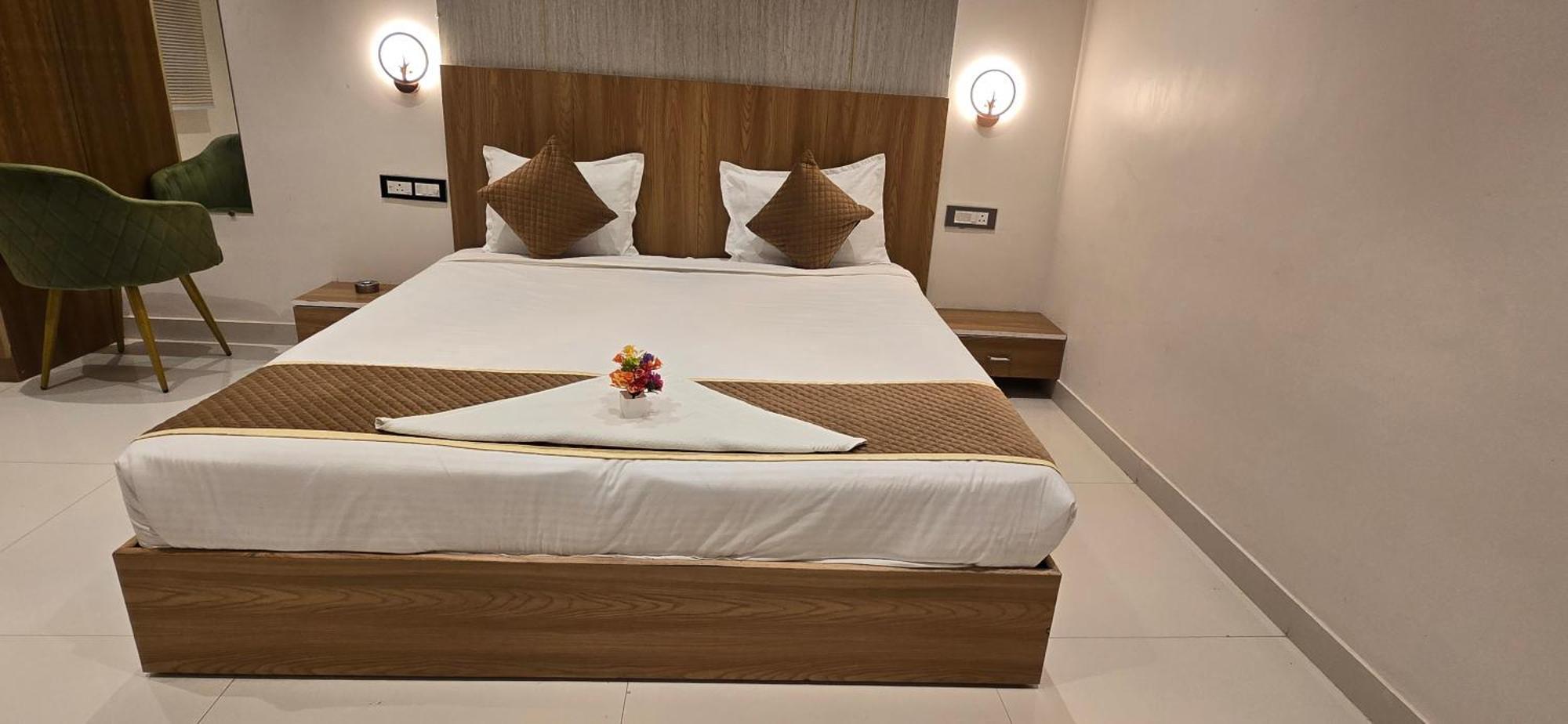 The Golden Palm Khajuraho Hotel Luaran gambar