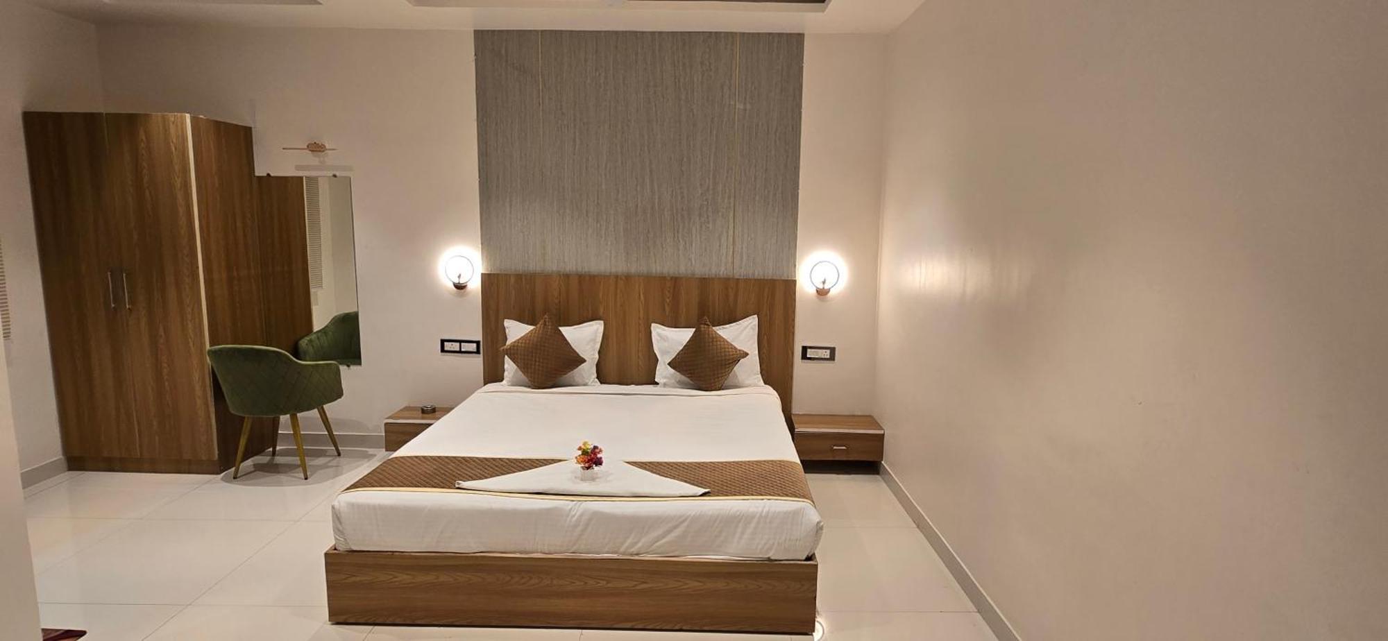 The Golden Palm Khajuraho Hotel Luaran gambar